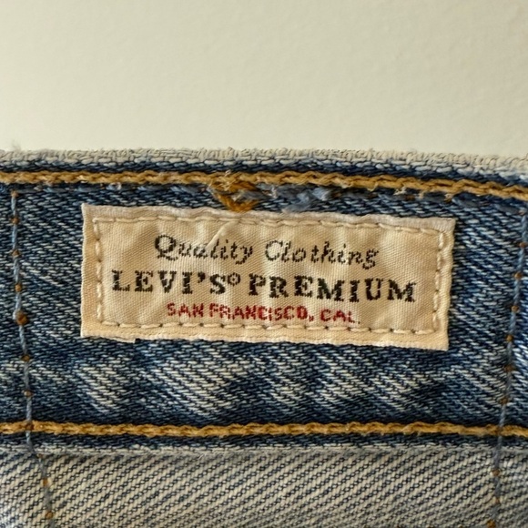 LEVI’s Premium 501 Distressed Light Wash Rigid Denim Jeans - Picture 11 of 13